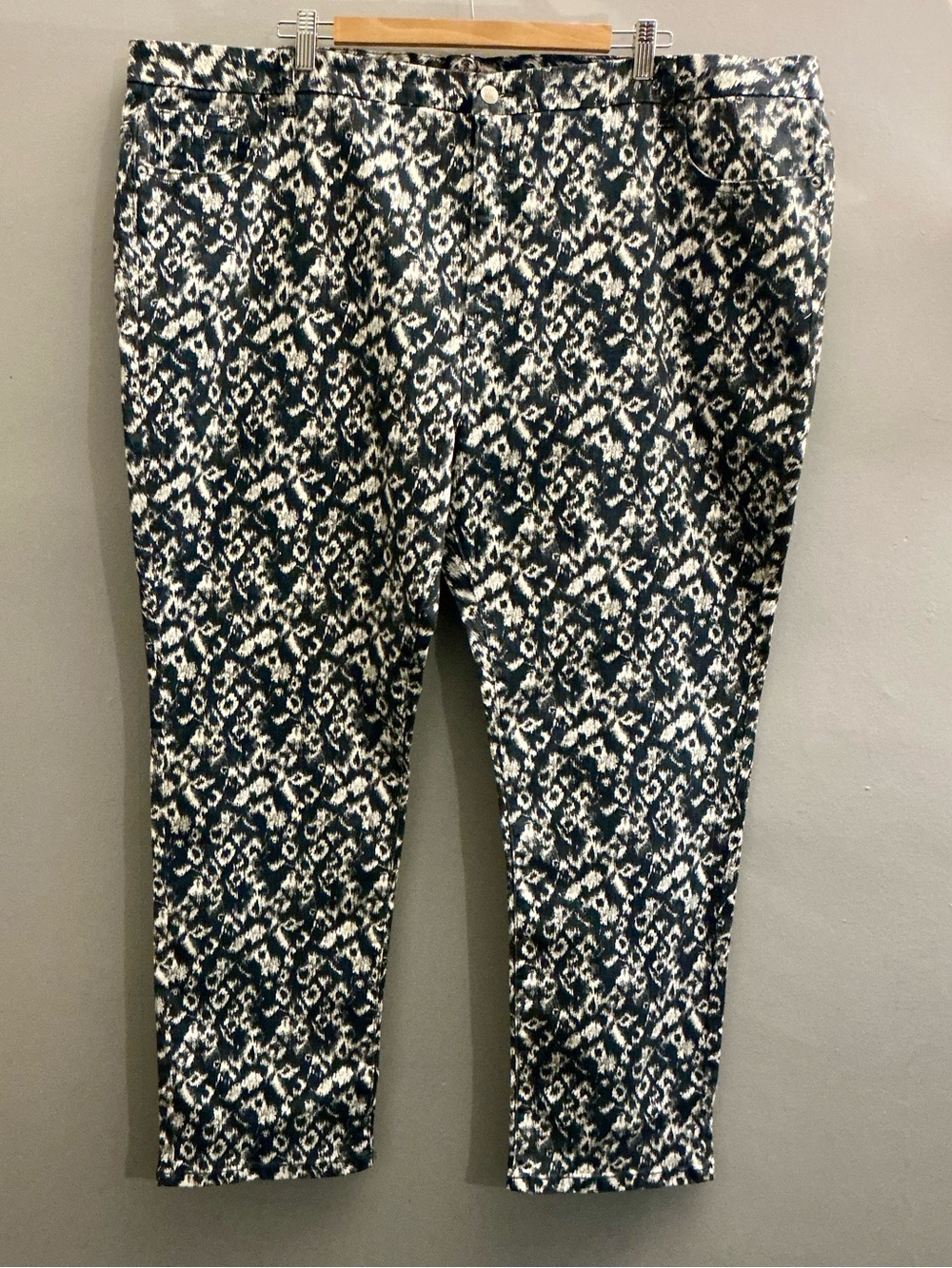 Women with Control Printed Ankle Pants Navy White 28W
